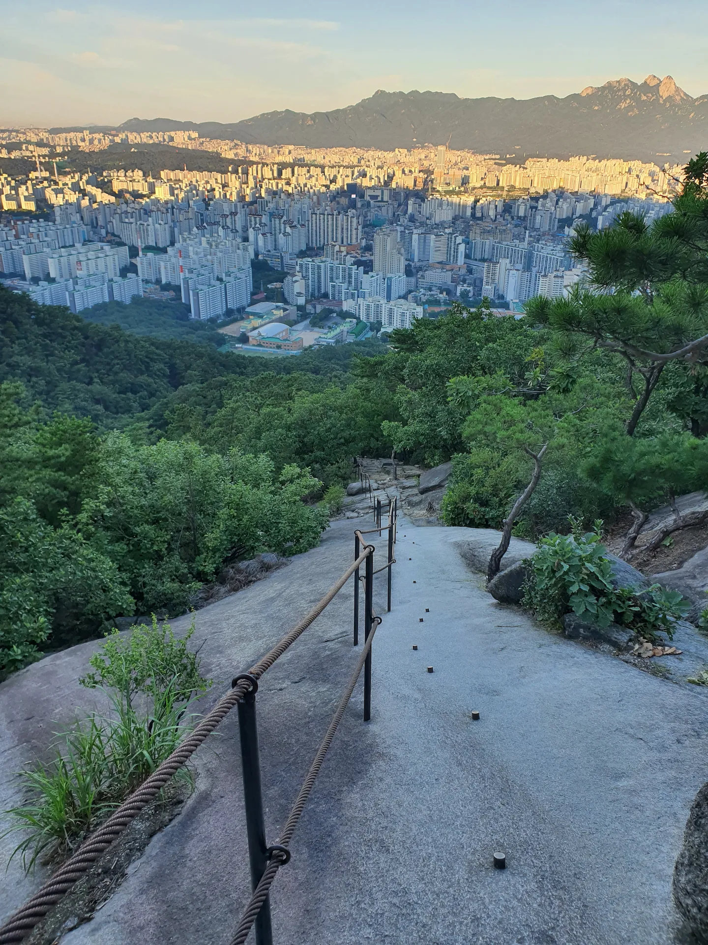하산